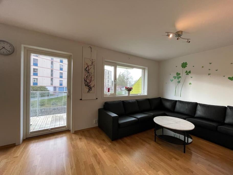 3 Sleeping Rooms For 82M2 Which Direct Traffic To Airport And City Center Bergen Exterior foto