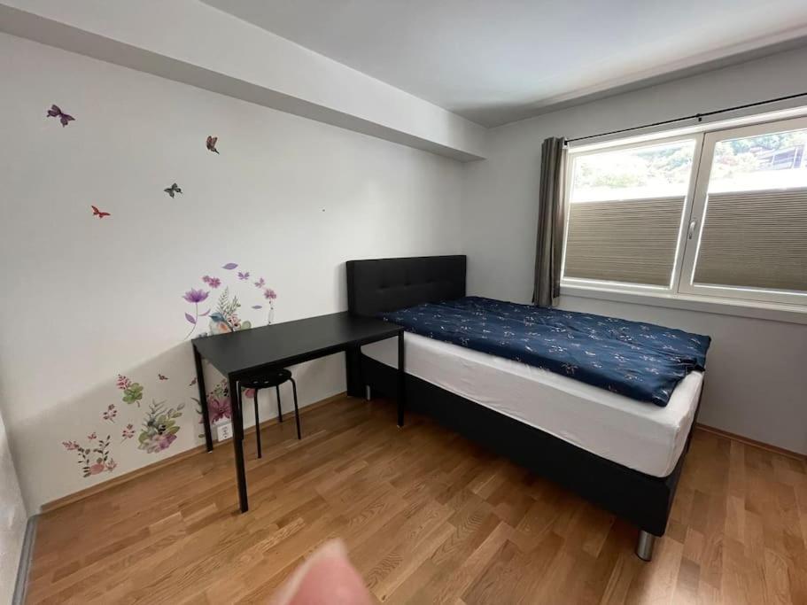 3 Sleeping Rooms For 82M2 Which Direct Traffic To Airport And City Center Bergen Exterior foto
